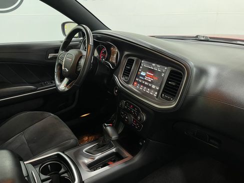 Used 2019 Dodge Charger Scat Pack w/ Dynamics Package image 21