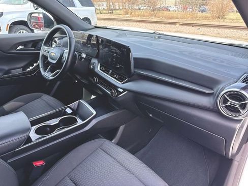 Used 2025 Chevrolet Equinox LT image 28