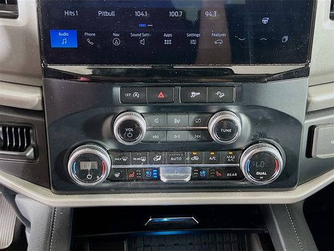 Used 2024 Ford Expedition XLT image 18