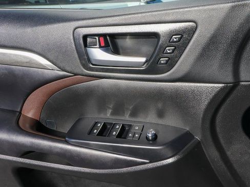Used 2019 Toyota Highlander Limited image 14