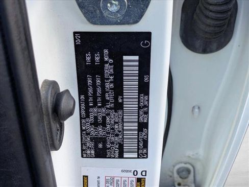 Used 2022 Toyota 4Runner SR5 AWD/4WD image 24