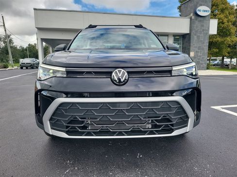 Certified 2025 Volkswagen Taos S image 3