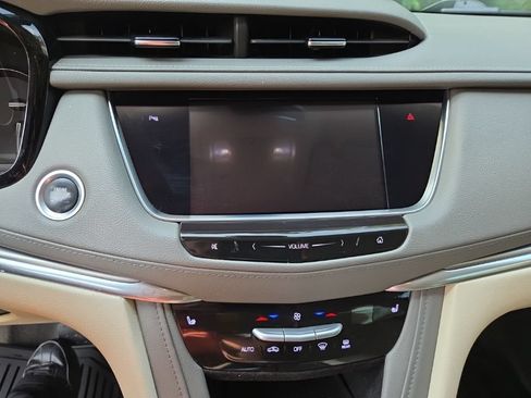 Used 2018 Cadillac XT5 Luxury w/ Driver Awareness Package FWD image 6