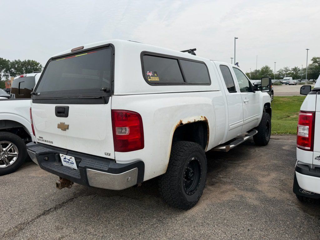 Used 2009 Chevrolet Silverado 2500 LTZ AWD/4WD image 3