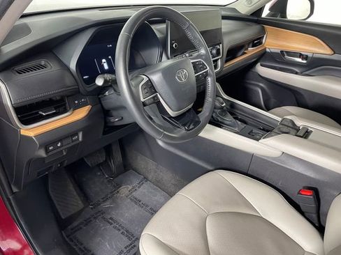 Used 2024 Toyota Grand Highlander FWD image 3