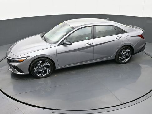 Certified 2025 Hyundai Elantra Sport image 36