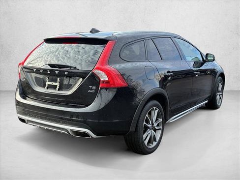 Used 2017 Volvo V60 T5 Cross Country w/ Convenience Package image 5