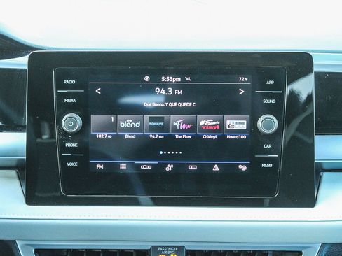 Used 2025 Volkswagen Taos SE w/ Panoramic Sunroof Package FWD image 15