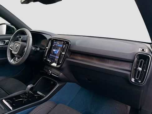 Used 2023 Volvo XC40 Recharge Ultimate image 32