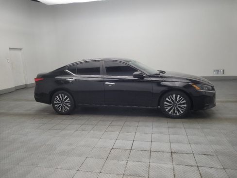 Used 2023 Nissan Altima 2.5 SV FWD image 11