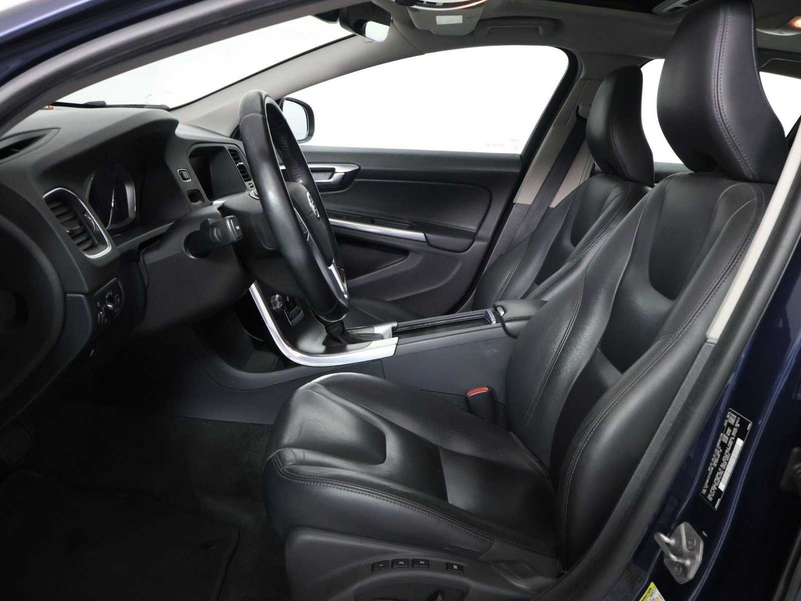 Used 2015 Volvo V60 T5 Premier w/ Convenience Package FWD image 31
