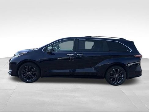 Used 2024 Toyota Sienna XSE FWD image 7
