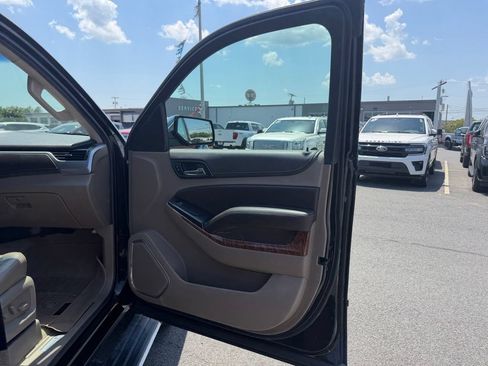 Used 2018 Chevrolet Suburban Premier AWD/4WD image 31