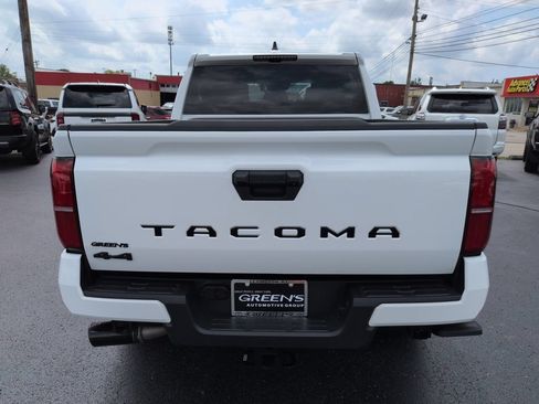 Used 2024 Toyota Tacoma TRD Off-Road AWD/4WD image 4