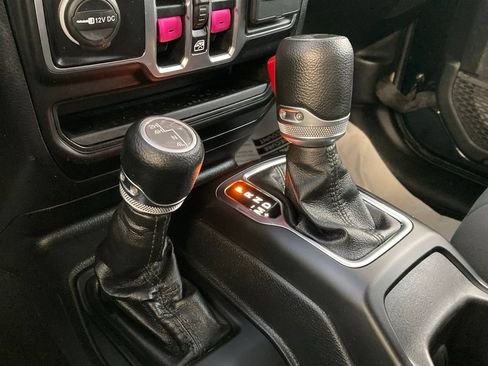 Used 2023 Jeep Wrangler Unlimited Sport AWD/4WD image 28