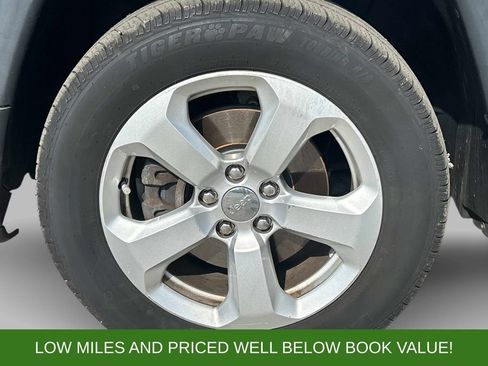 Used 2018 Jeep Compass Latitude w/ Cold Weather Group AWD/4WD image 9