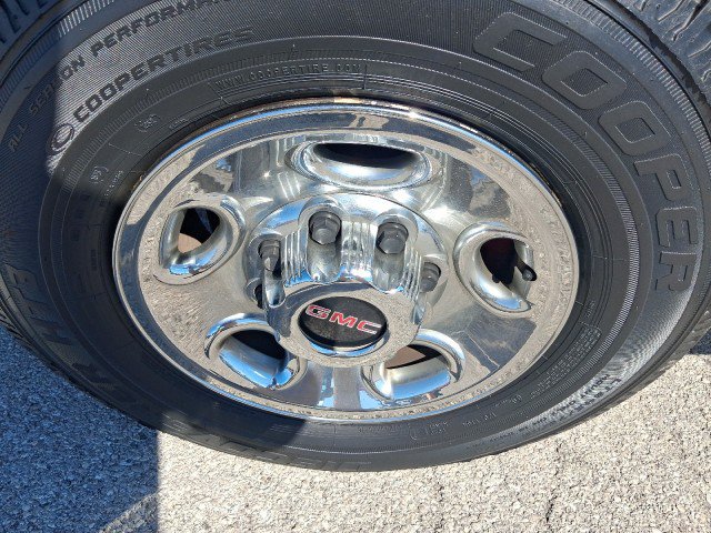 Used 2005 GMC Sierra 2500 W/T RWD image 16