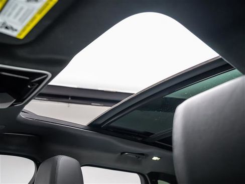 New 2025 Land Rover Range Rover Velar S AWD/4WD image 13