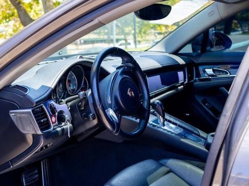 Used 2014 Porsche Panamera S image 18