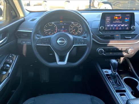 Used 2023 Nissan Altima 2.5 SV image 5