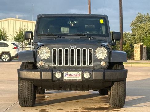 Used 2016 Jeep Wrangler Unlimited Sahara w/ Connectivity Group AWD/4WD image 2