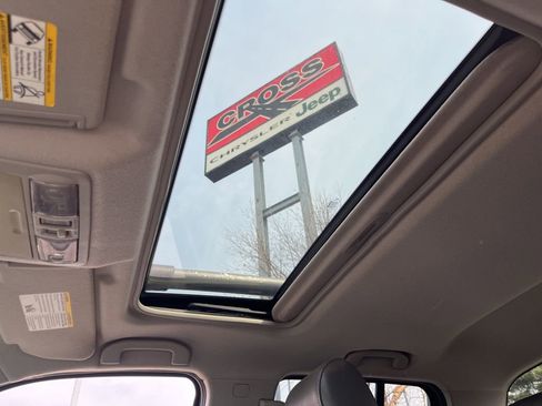 Used 2007 Nissan Frontier LE w/ Leather Pkg image 3