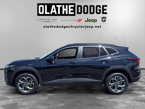 Used 2025 Chevrolet Trax LT FWD image 21