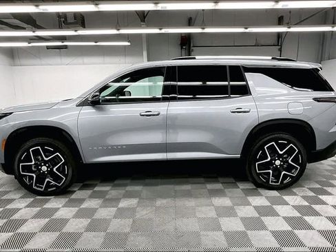 Used 2025 Chevrolet Traverse High Country image 14