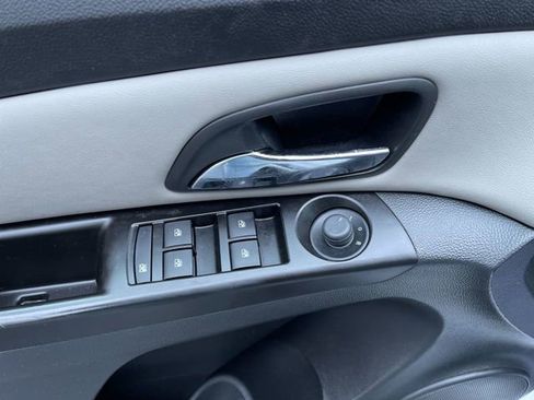 Used 2014 Chevrolet Cruze LS image 19