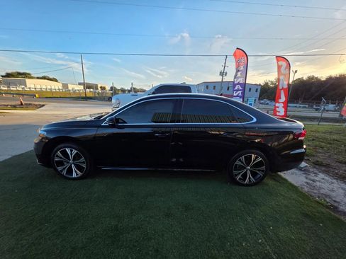 Used 2021 Volkswagen Passat 2.0T SE image 4