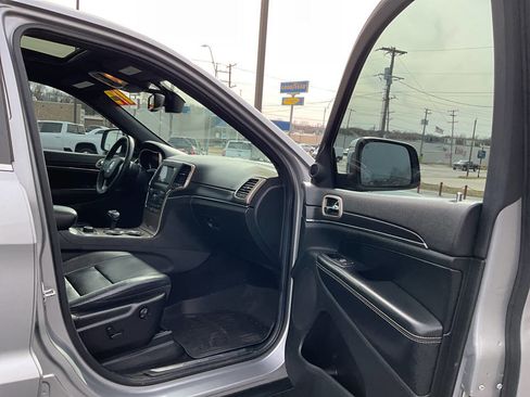 Used 2014 Jeep Grand Cherokee Limited w/ Luxury Group II image 26