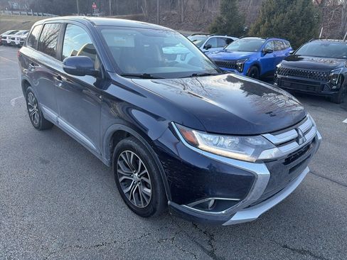 Used 2018 Mitsubishi Outlander SE image 1
