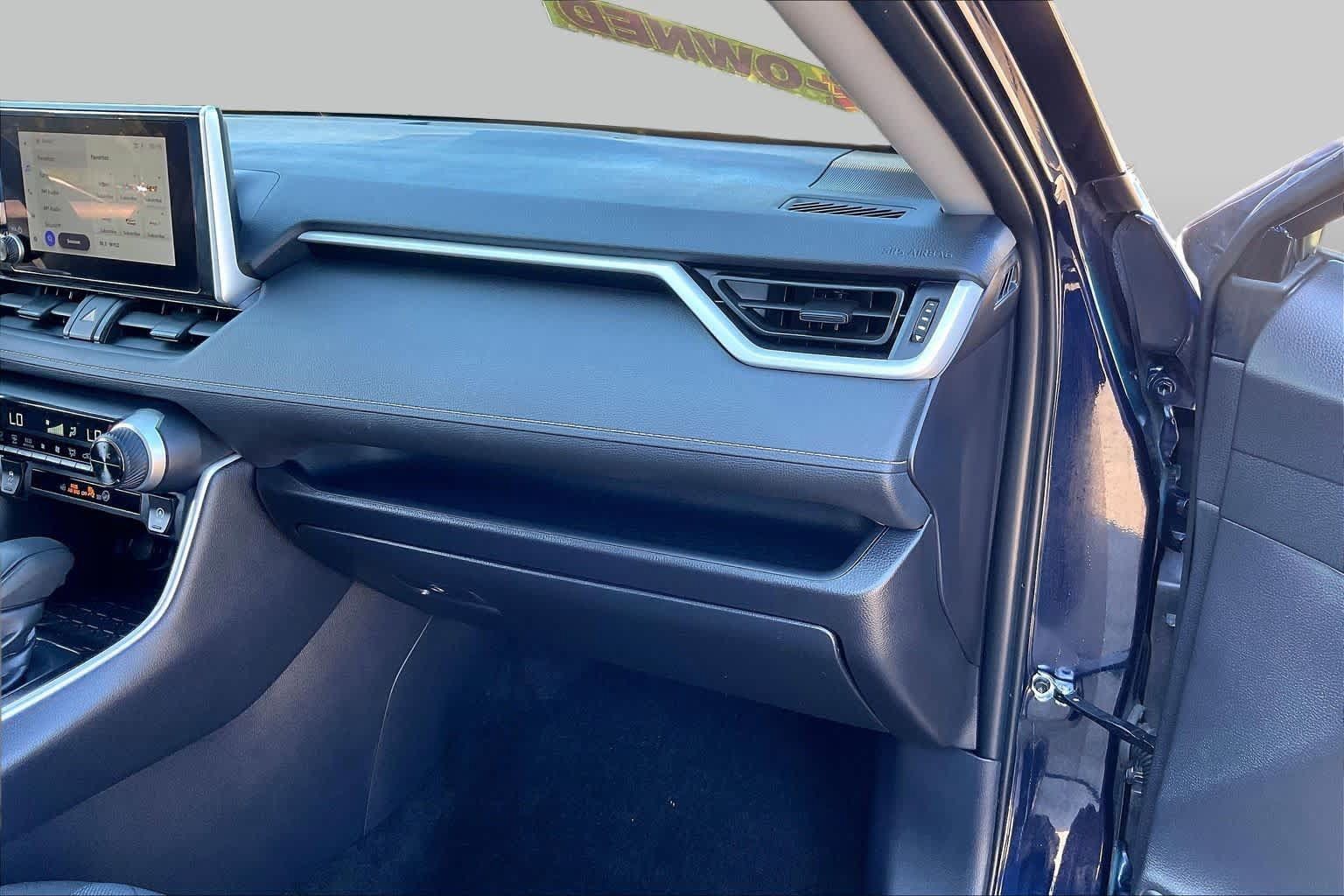 Used 2025 Toyota RAV4 XLE FWD image 15
