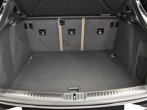 Used 2025 Porsche Macan image 52