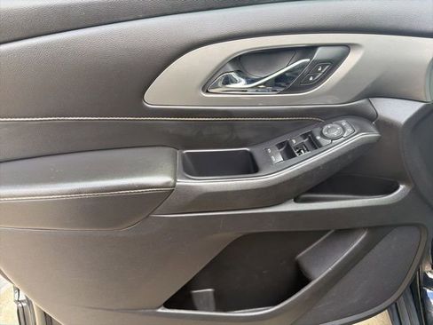 Used 2018 Chevrolet Traverse LT FWD image 18