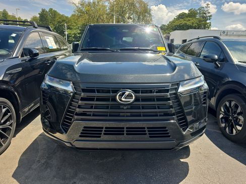 Used 2026 Lexus GX 550 w/ Cold Area Package AWD/4WD image 2