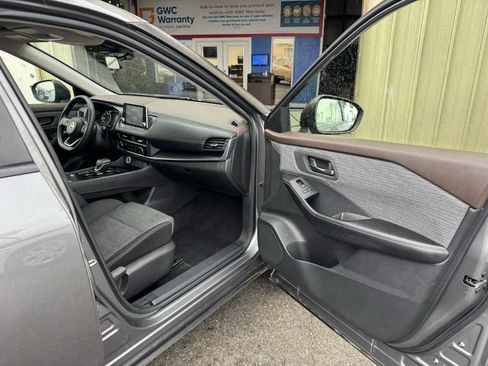 Used 2021 Nissan Rogue S image 15