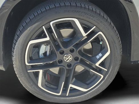 New 2026 Volkswagen Tiguan SEL R-Line image 8