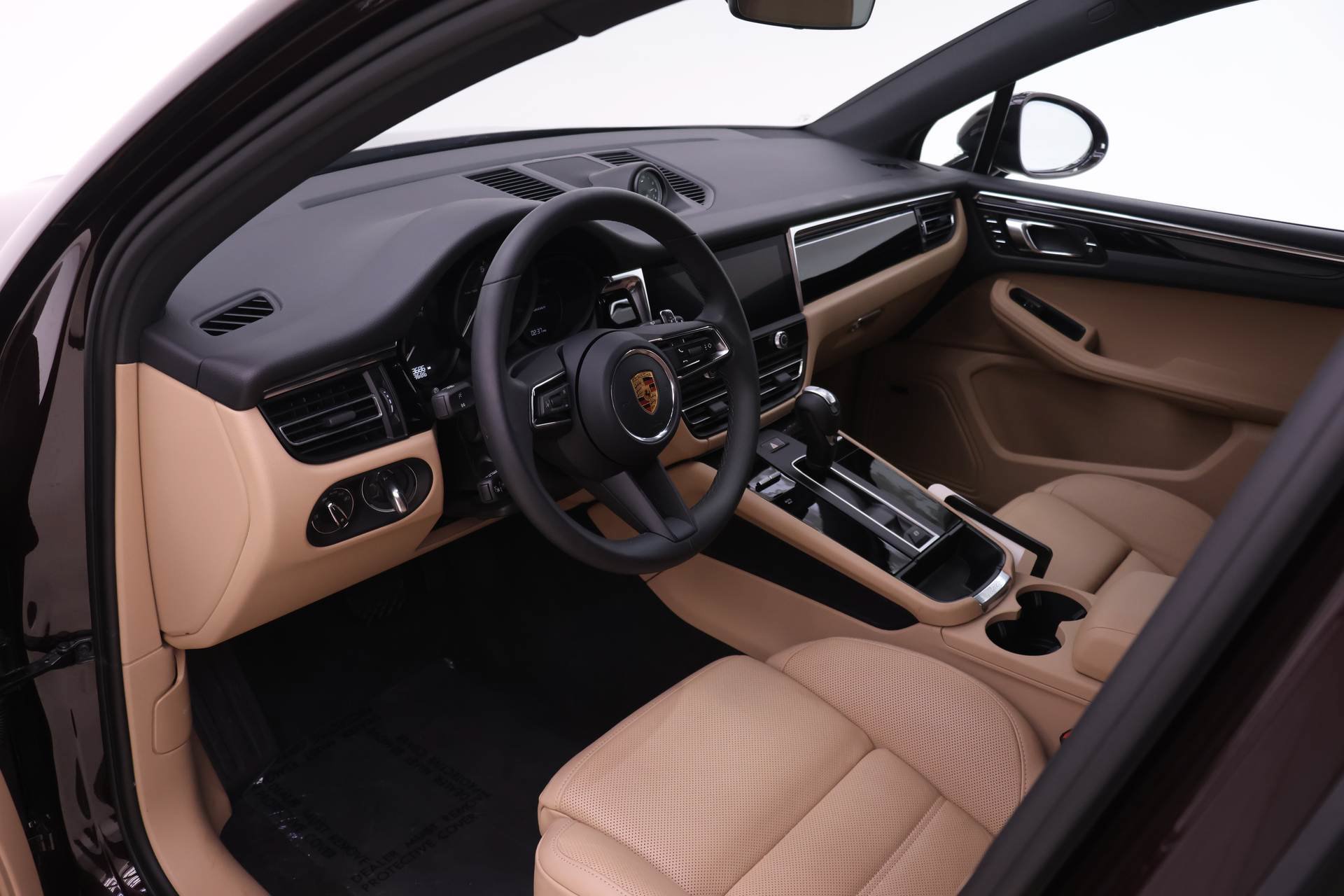 Used 2026 Porsche Macan AWD/4WD image 4