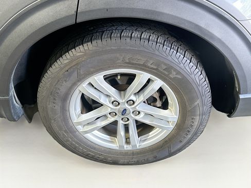 Used 2021 Ford Explorer XLT w/ Equipment Group 202A AWD/4WD image 11
