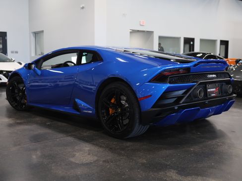 Used 2020 Lamborghini Huracan EVO RWD image 4