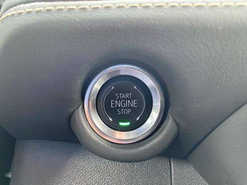 Used 2025 Chevrolet Tahoe Premier AWD/4WD image 10