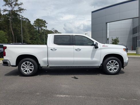 Used 2022 Chevrolet Silverado 1500 LTZ w/ LTZ Premium Package AWD/4WD image 3