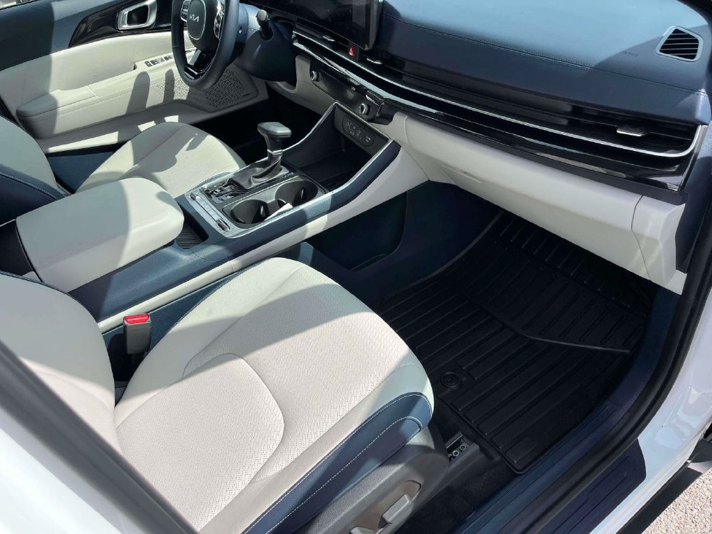 Certified 2026 Kia Carnival SX Prestige FWD image 12