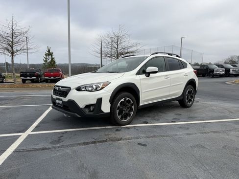 Used 2023 Subaru Crosstrek 2.0i Premium image 3