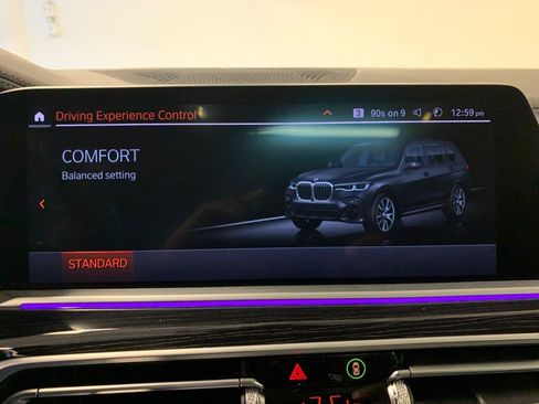 Used 2022 BMW X7 xDrive40i w/ M Sport Package AWD/4WD image 31