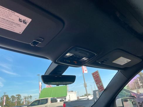 Used 2022 Chevrolet Traverse Premier image 21