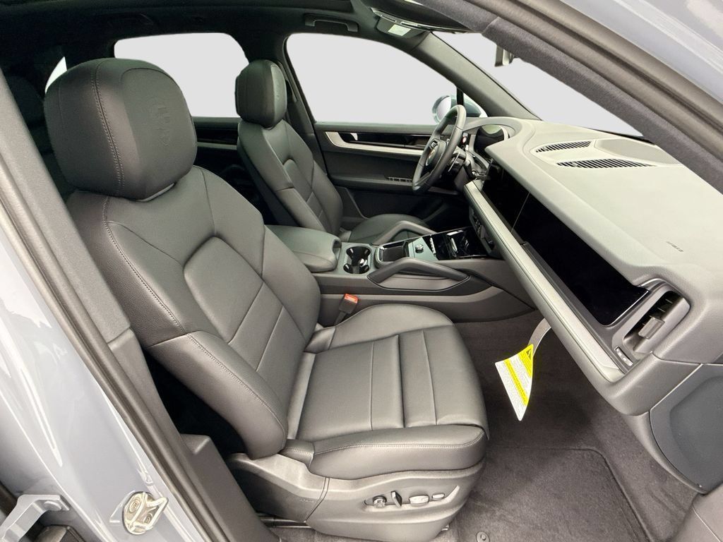 Used 2026 Porsche Cayenne AWD/4WD image 21