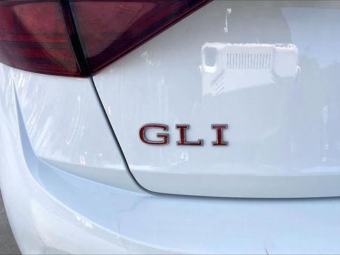 Used 2024 Volkswagen Jetta GLI Autobahn image 9