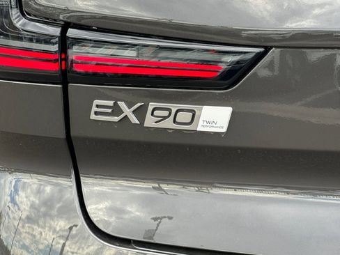 New 2025 Volvo EX90 Plus w/ Protection Package Premier image 32